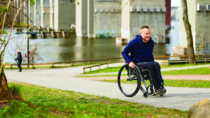 כסא גלגלים קל משקל: פתרון ניידות מושלם